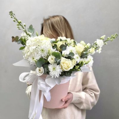 Kwiaty w pudełku "White Elegance"