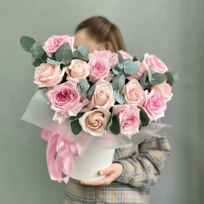 Róże w pudełku „Delicate Rose”